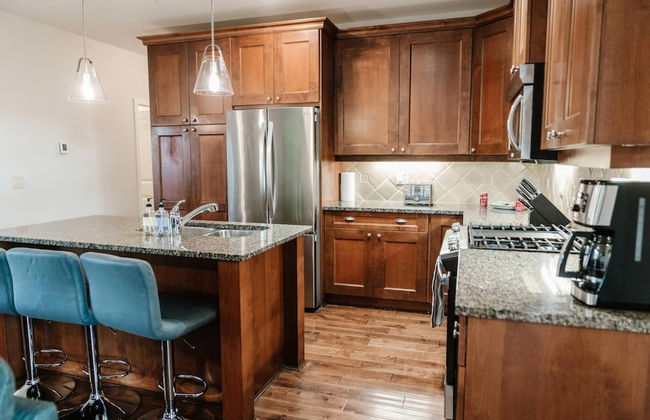 Lakefront Beachfront top Floor Condo w Pool - Foto 14