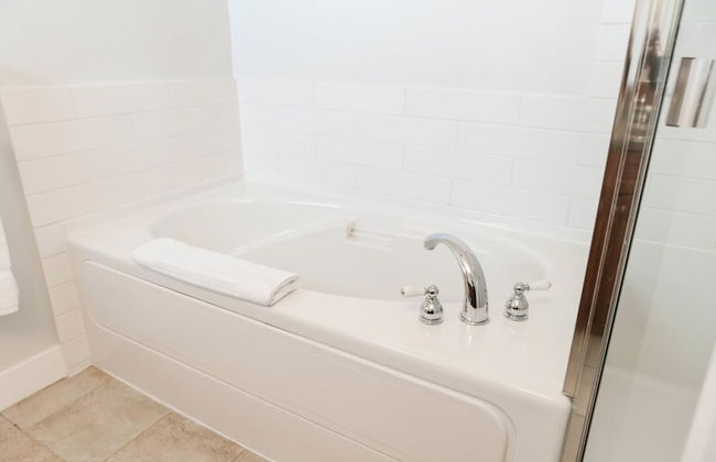 Lakefront Beachfront top Floor Condo w Pool - Foto 11