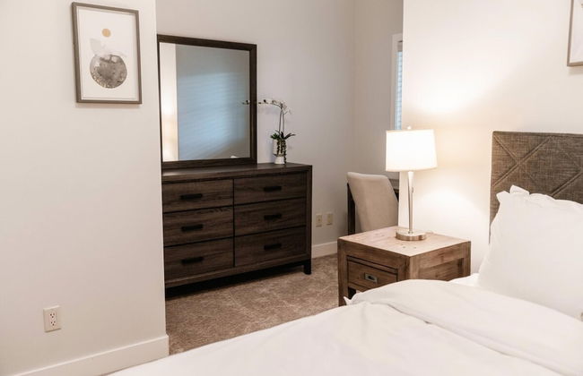 Lakefront Beachfront top Floor Condo w Pool - Foto 17