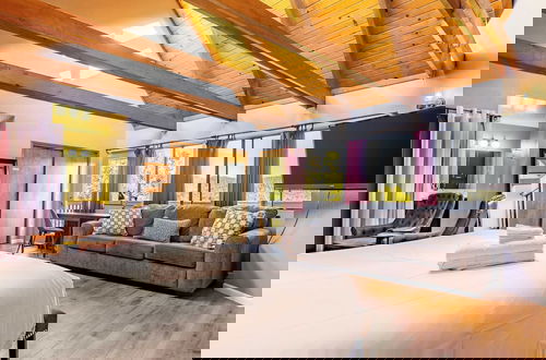 Foto 14 - Nadelhorn by Avantstay Balcony w/ Sweeping Views Playroom & Arcade Games