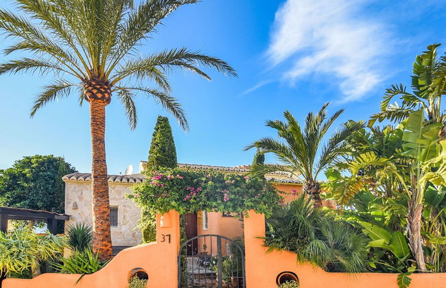 Modern Villa in Cumbre del Sol With Private Pool - Photo 28