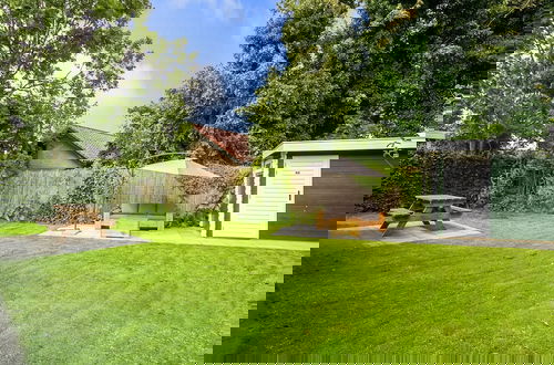 Foto 28 - Holiday Home With Enclosed Garden
