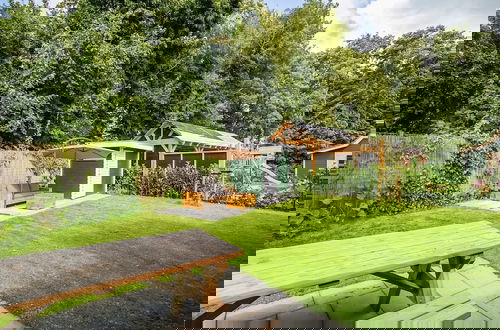 Foto 29 - Holiday Home With Enclosed Garden