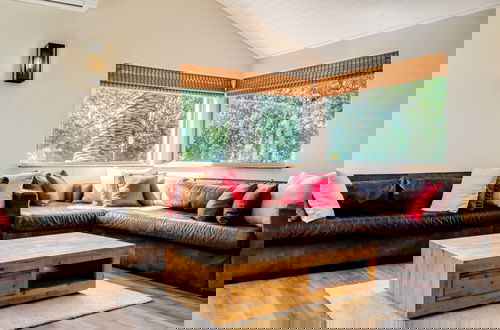 Foto 6 - Charming Home With Mountain Views at Rivendell
