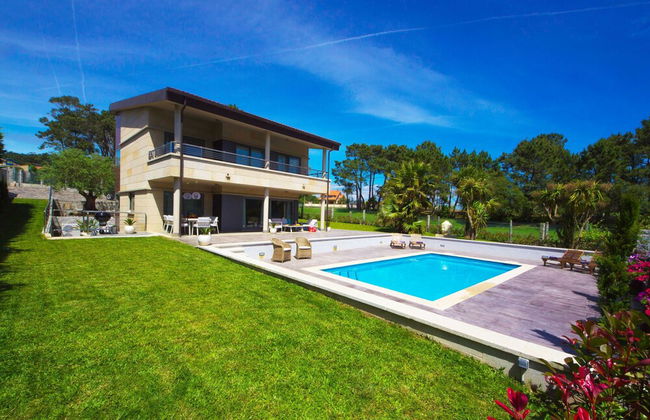Beautiful Villa With Pool and sea Views and Only 400m From the Beach - Foto 33