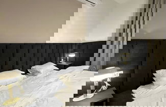Foto 3 - Stylish Luxe Apartment