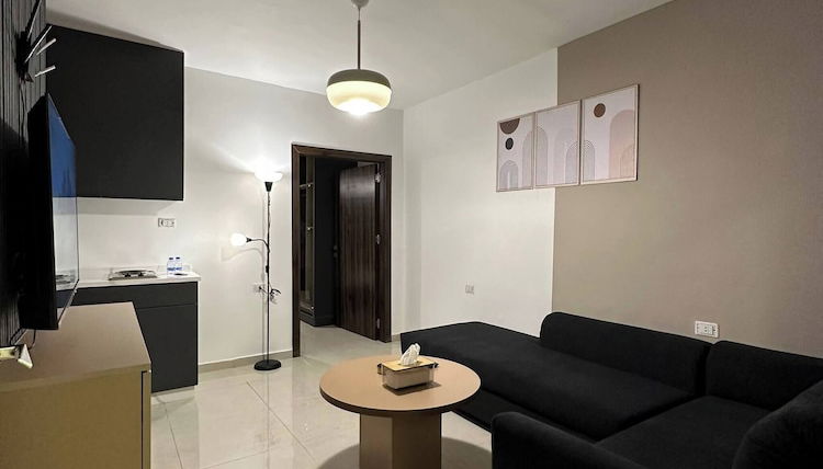 Foto 1 - Stylish Luxe Apartment