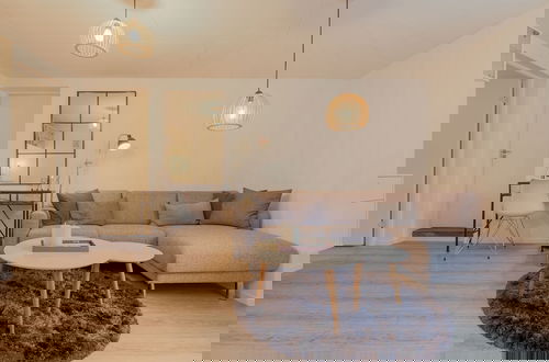 Photo 11 - Lovely Apartment | 10 Min Walk From City Centre