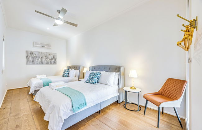 StayAU 6BR Deluxe Lakeview Point Cook - Photo 22