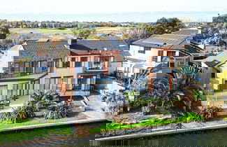 Foto 1 - StayAU 6BR Deluxe Lakeview Point Cook