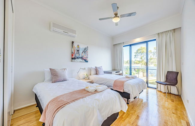 StayAU 6BR Deluxe Lakeview Point Cook - Photo 25