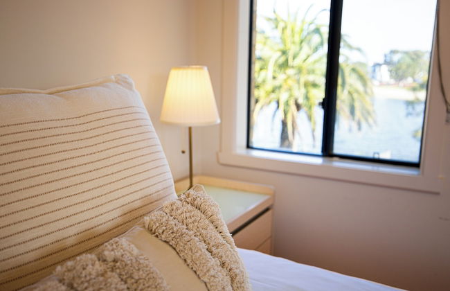 StayAU 6BR Deluxe Lakeview Point Cook - Photo 13
