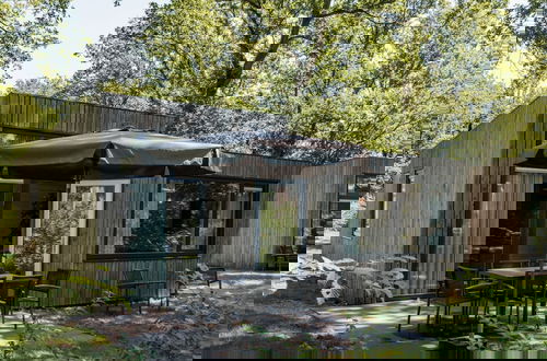 Foto 26 - Modern Lodge With two Bathrooms Within Green Surroundings