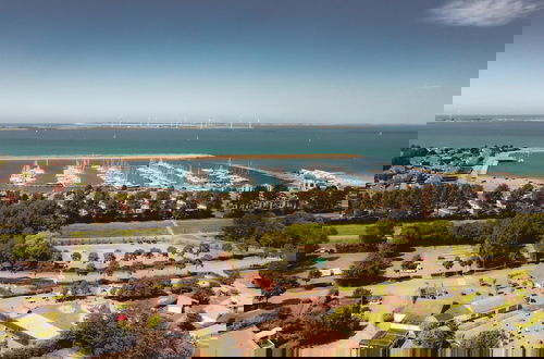 Photo 15 - Modern Chalet With Microwave, Beach Within Walking Distance