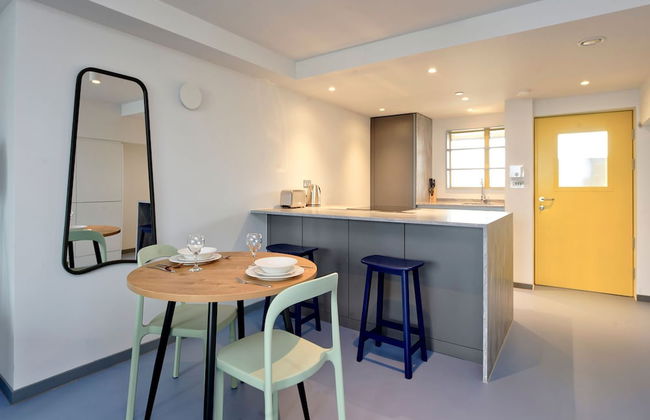 Deluxe One-bedroom Apartment in Poplar - Photo 11