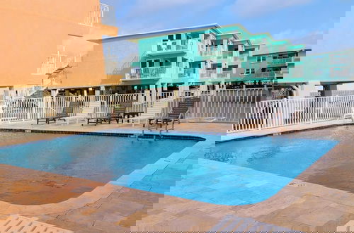 Foto 14 - Top Floor Beachside Condo in Gulf Shores Sleeps 6