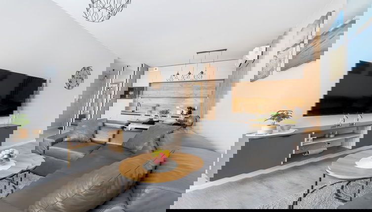 Foto 1 - Apartment With Parking by Renters