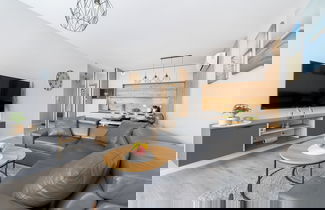 Foto 1 - Apartment With Parking by Renters