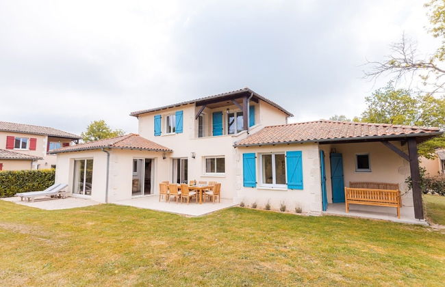 Spacious and Modern Villa With Large Garden and BBQ Area - Foto 43