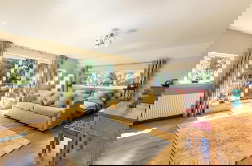 Photo 13 - Sleeps10/18-parking-garden-pool-hottub-balcony