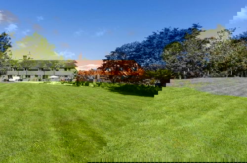 Photo 30 - Sleeps10/18-parking-garden-pool-hottub-balcony
