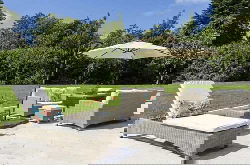 Photo 32 - Sleeps10/18-parking-garden-pool-hottub-balcony