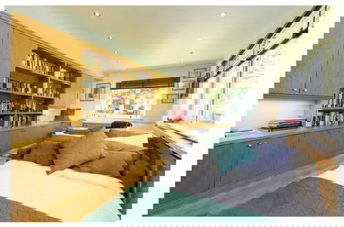 Photo 7 - Sleeps10/18-parking-garden-pool-hottub-balcony