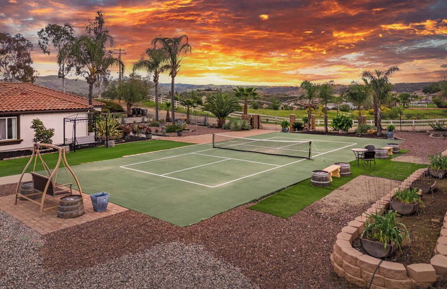 Breathtaking Meadows by Avantstay Temecula Group Retreat Pool, Pickleball, Firepit, Hot Tub - Photo 4