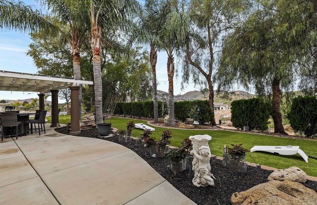 Breathtaking Meadows by Avantstay Temecula Group Retreat Pool, Pickleball, Firepit, Hot Tub - Photo 42