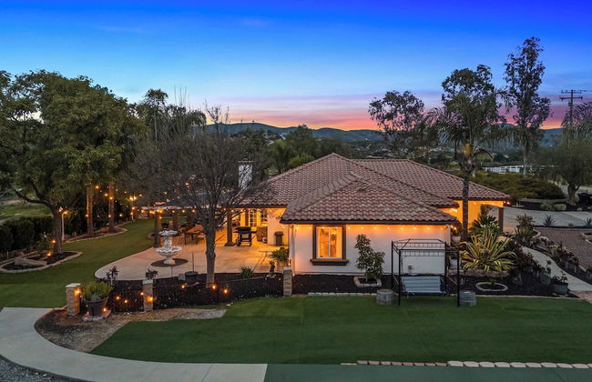 Breathtaking Meadows by Avantstay Temecula Group Retreat Pool, Pickleball, Firepit, Hot Tub - Photo 44