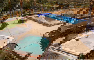 Photo 2 - Breathtaking Meadows by Avantstay Temecula Group Retreat Pool, Pickleball, Firepit, Hot Tub