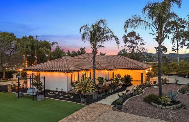 Breathtaking Meadows by Avantstay Temecula Group Retreat Pool, Pickleball, Firepit, Hot Tub - Photo 45