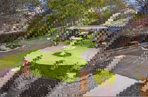 Photo 5 - Breathtaking Meadows by Avantstay Temecula Group Retreat Pool, Pickleball, Firepit, Hot Tub