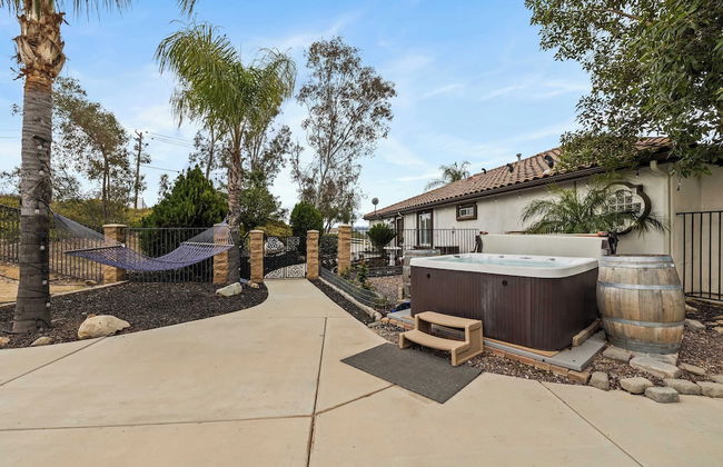 Breathtaking Meadows by Avantstay Temecula Group Retreat Pool, Pickleball, Firepit, Hot Tub - Photo 36
