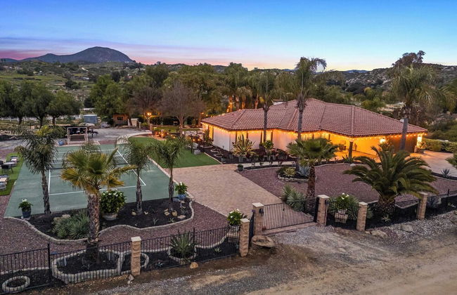 Breathtaking Meadows by Avantstay Temecula Group Retreat Pool, Pickleball, Firepit, Hot Tub - Photo 47