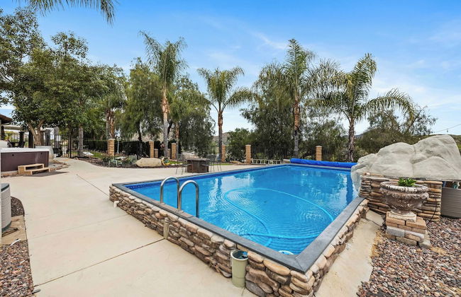 Breathtaking Meadows by Avantstay Temecula Group Retreat Pool, Pickleball, Firepit, Hot Tub - Photo 35