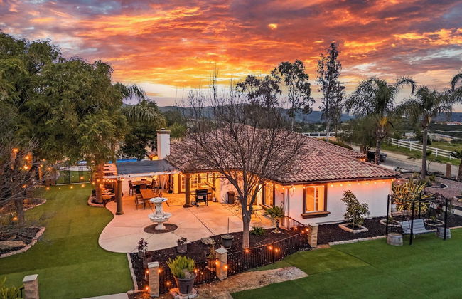 Breathtaking Meadows by Avantstay Temecula Group Retreat Pool, Pickleball, Firepit, Hot Tub - Photo 3
