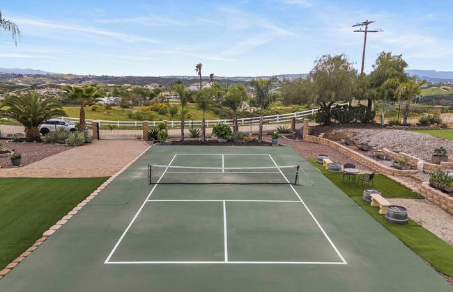 Breathtaking Meadows by Avantstay Temecula Group Retreat Pool, Pickleball, Firepit, Hot Tub - Photo 38