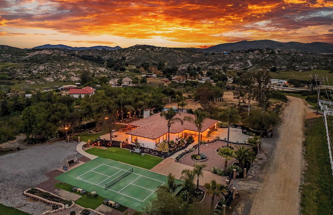 Breathtaking Meadows by Avantstay Temecula Group Retreat Pool, Pickleball, Firepit, Hot Tub - Photo 1