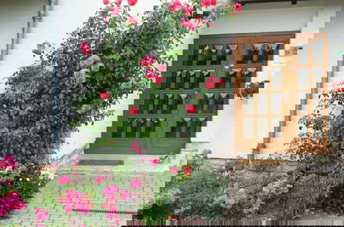 Photo 19 - Rose Ambience Modern Retreat