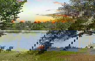 Foto 2 - For Lake Sake by Avantstay Lakefront + Hot Tub + View