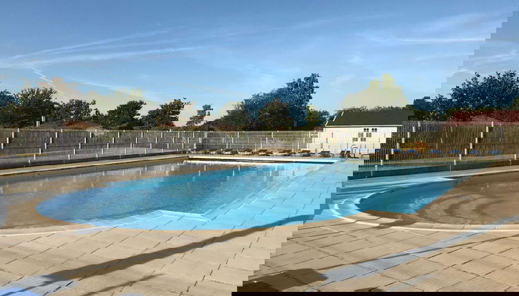 Foto 1 - Peaceful Holiday Home With Swimming Pool