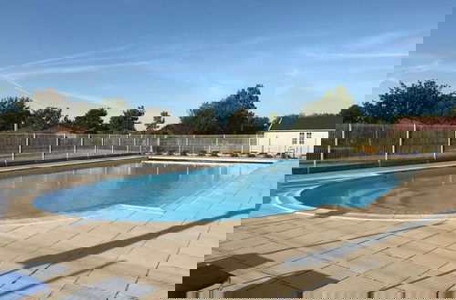 Foto 1 - Peaceful Holiday Home With Swimming Pool