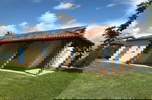 Foto 34 - Soothing Vacation Home With Pool in Les Forges