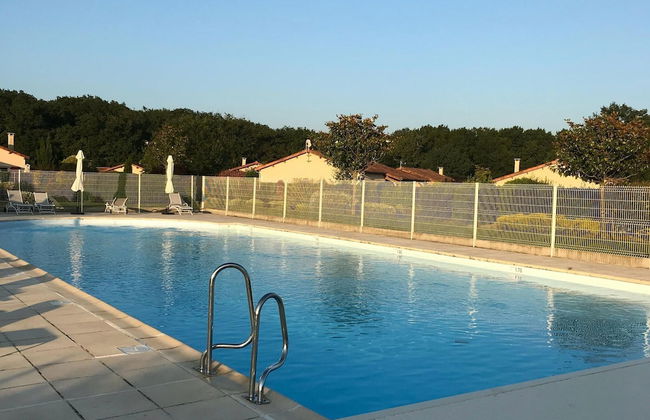 Spacious Villa With Garden and Pool - Photo 1