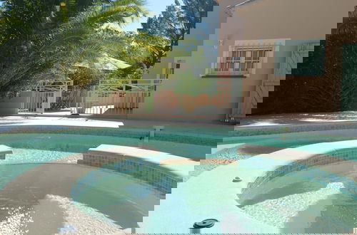 Foto 20 - Holiday Home With Large Garden and Pool