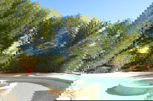 Foto 19 - Holiday Home With Large Garden and Pool