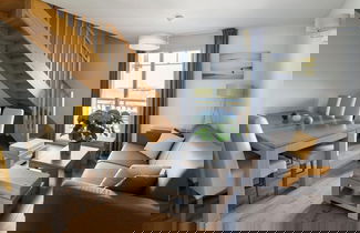 Foto 3 - Spacious Duplex Apartment Close to the Ocean