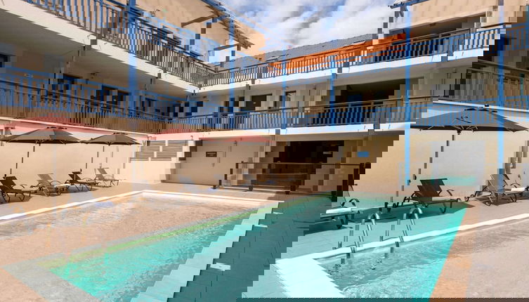 Foto 1 - Spacious Apartment With Heated Pool