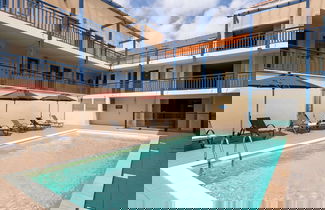 Foto 1 - Spacious Apartment With Heated Pool